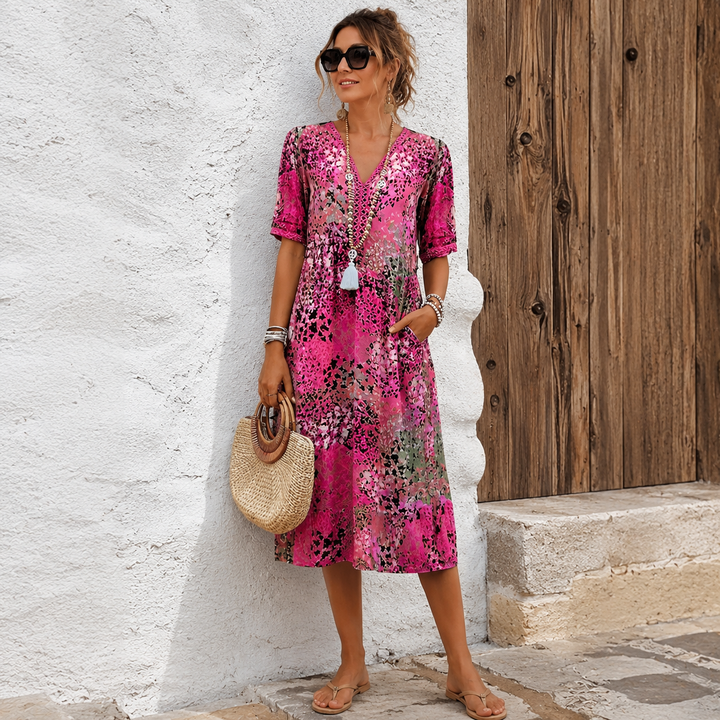 Elegante vestido feminino midi floral para verão, estampa delicada, ideal para um look casual chique.