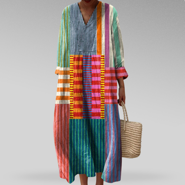 Vestido feminino moderno com estampa geométrica abstrata. Ideal para um look casual chic e confortável.