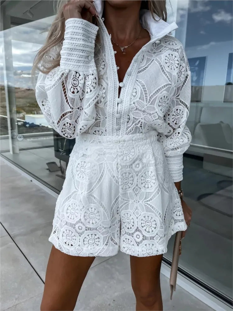 Conjunto feminino elegante de renda para primavera/verão. Duas peças, casual chic e confortável.