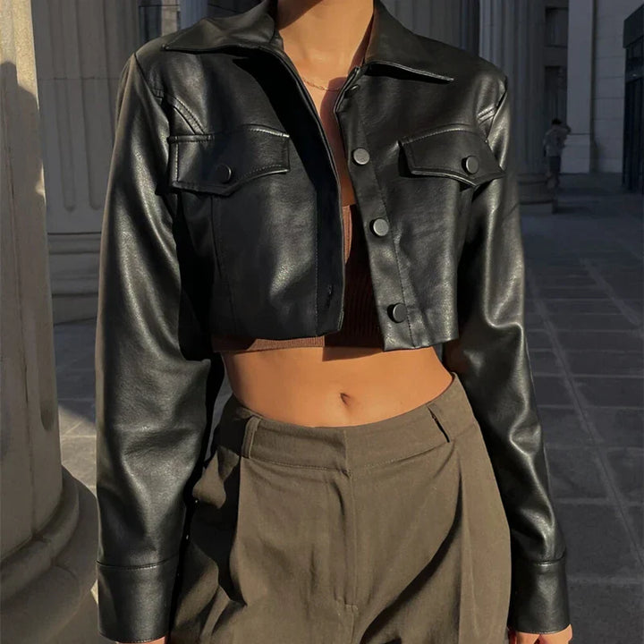 Jaqueta feminina preta para inverno, estilosa e quente. Casaco moderno e elegante, ideal para dias frios de outono.