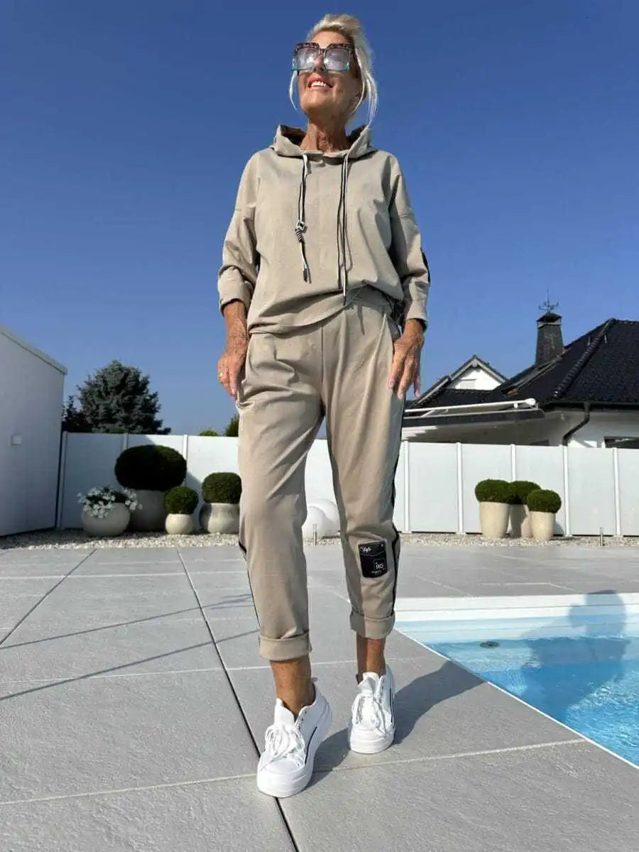 Roupa de casa feminina confortável: conjunto lounge duas peças com capuz, perfeito para relaxar e uso casual.