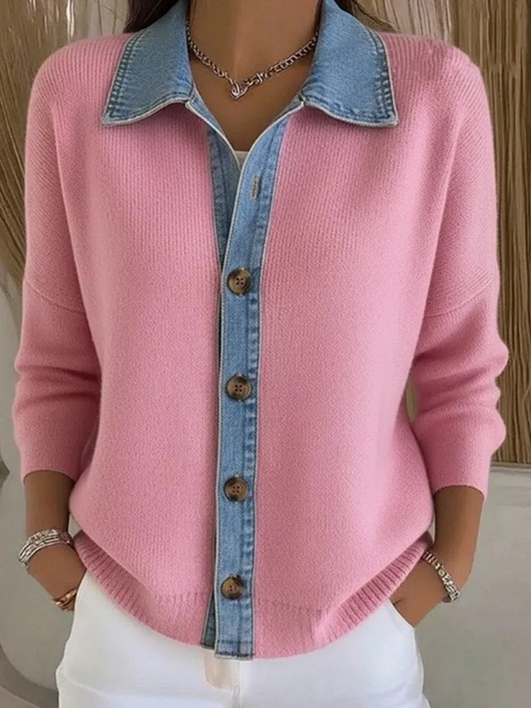 Camisola feminina Léonie em tricô suave, gola moderna. Peça elegante, confortável e versátil para outono/inverno.