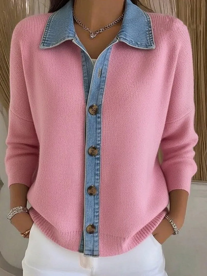Camisola feminina Léonie em tricô suave, gola moderna. Peça elegante, confortável e versátil para outono/inverno.