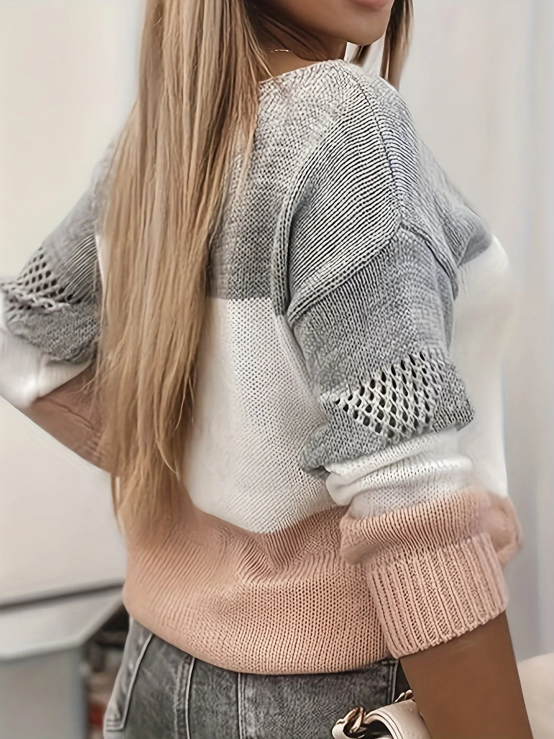 Blusa suéter feminina recortada moderna e confortável, perfeita para estilo casual ou elegante de outono.