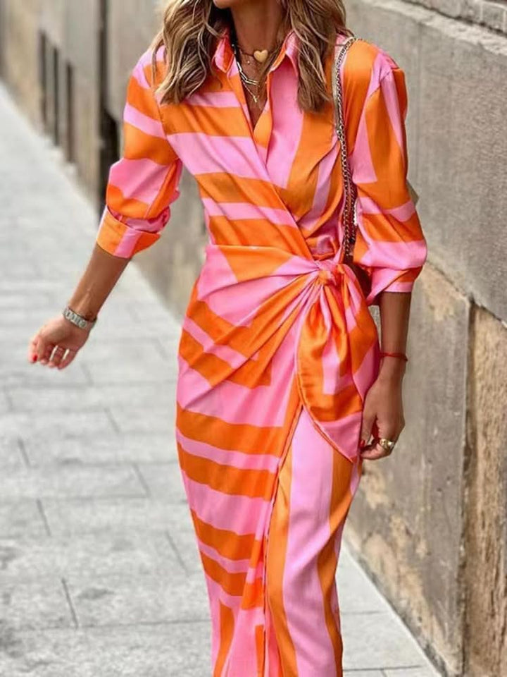 Estiloso vestido feminino envelope estampado, cores vivas, moda primavera-verão, peça versátil.