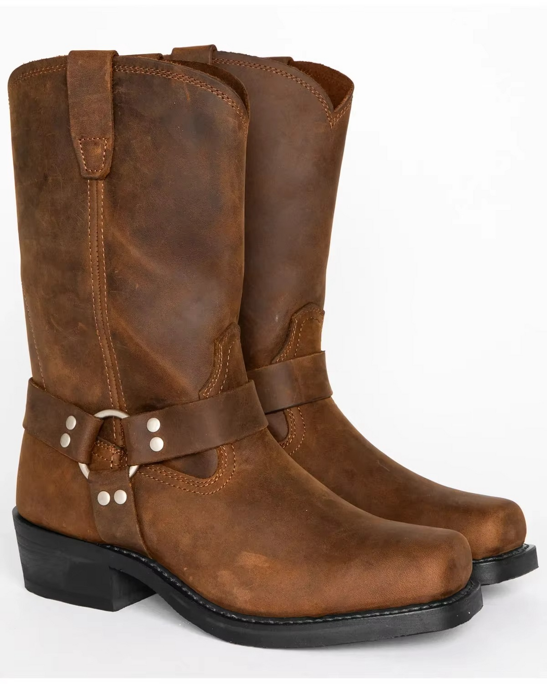 Calçado masculino: Botas vaqueiro de couro preto, altura média, estilo ocidental para um visual robusto e moderno.