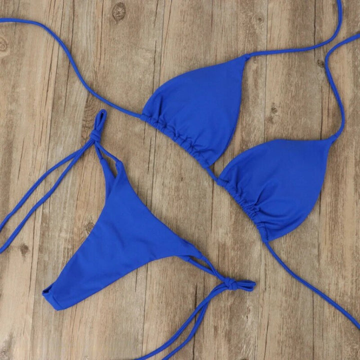 Biquíni feminino cortininha microperfurado azul, para o verão e bronzeado perfeito. Conforto na moda praia.