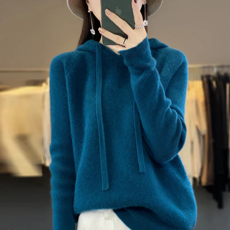 Roupa feminina de inverno: camisola elegante de gola alta, essencial para a moda atual no frio.