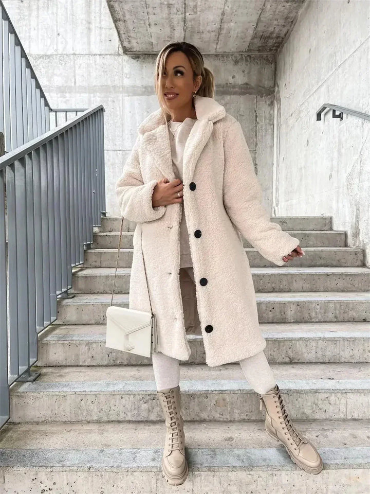 Tendência casaco teddy feminino, confortável e quente para moda outono inverno.