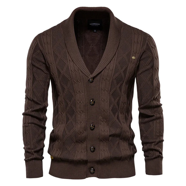 Cardigan feminino elegante de gola xale. Conforto e estilo para o uso diário na estação outono inverno.