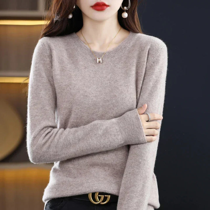 Blusa de malha feminina, decote redondo, super confortável, ideal para o outono inverno.