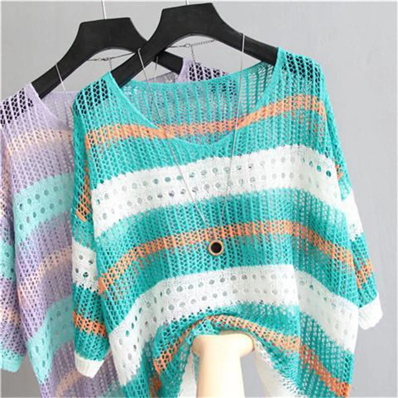 Top feminino vazado, arejado e estiloso para verão. Look casual ou moda praia com cores vibrantes. Tamanho único.