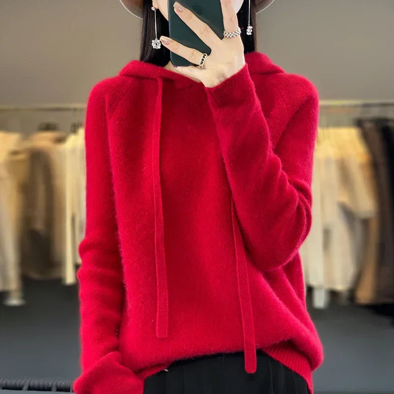 Blusa feminina versátil de gola alta, perfeita para moda casual ou elegante no inverno.