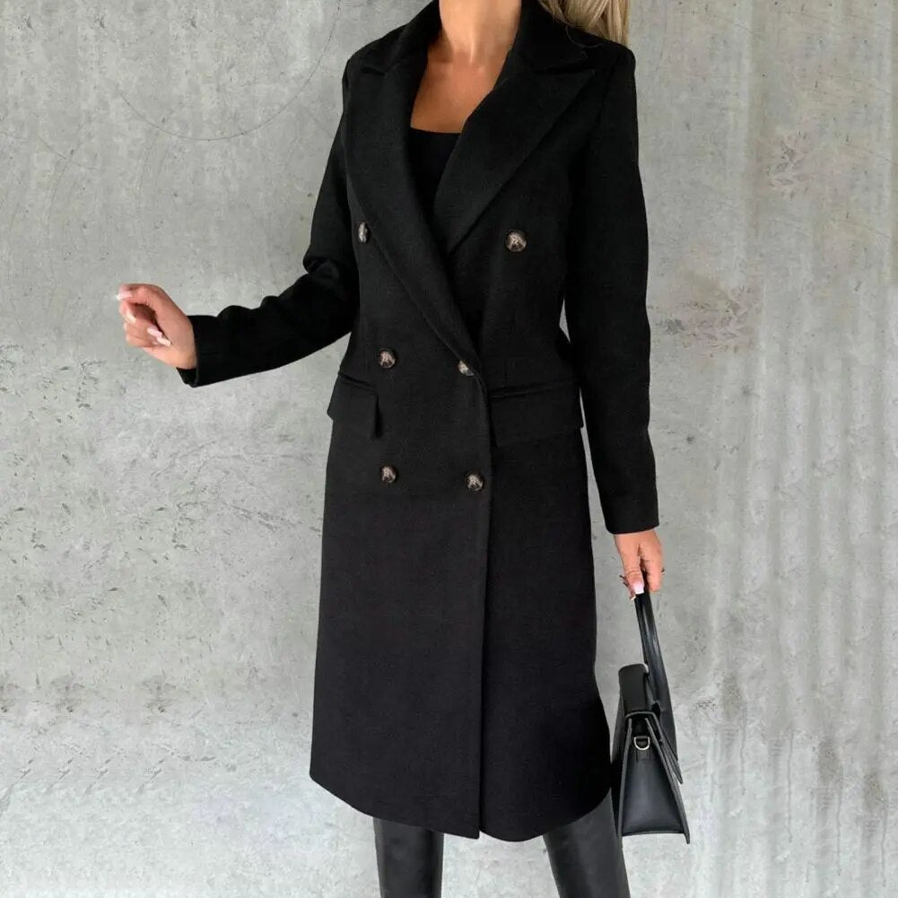 Casaco feminino elegante e longo, com design de botões duplos para o inverno.