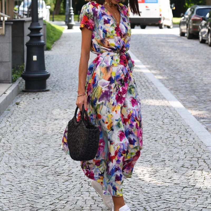 Vestido feminino floral vibrante, essencial para a moda primavera e verão.