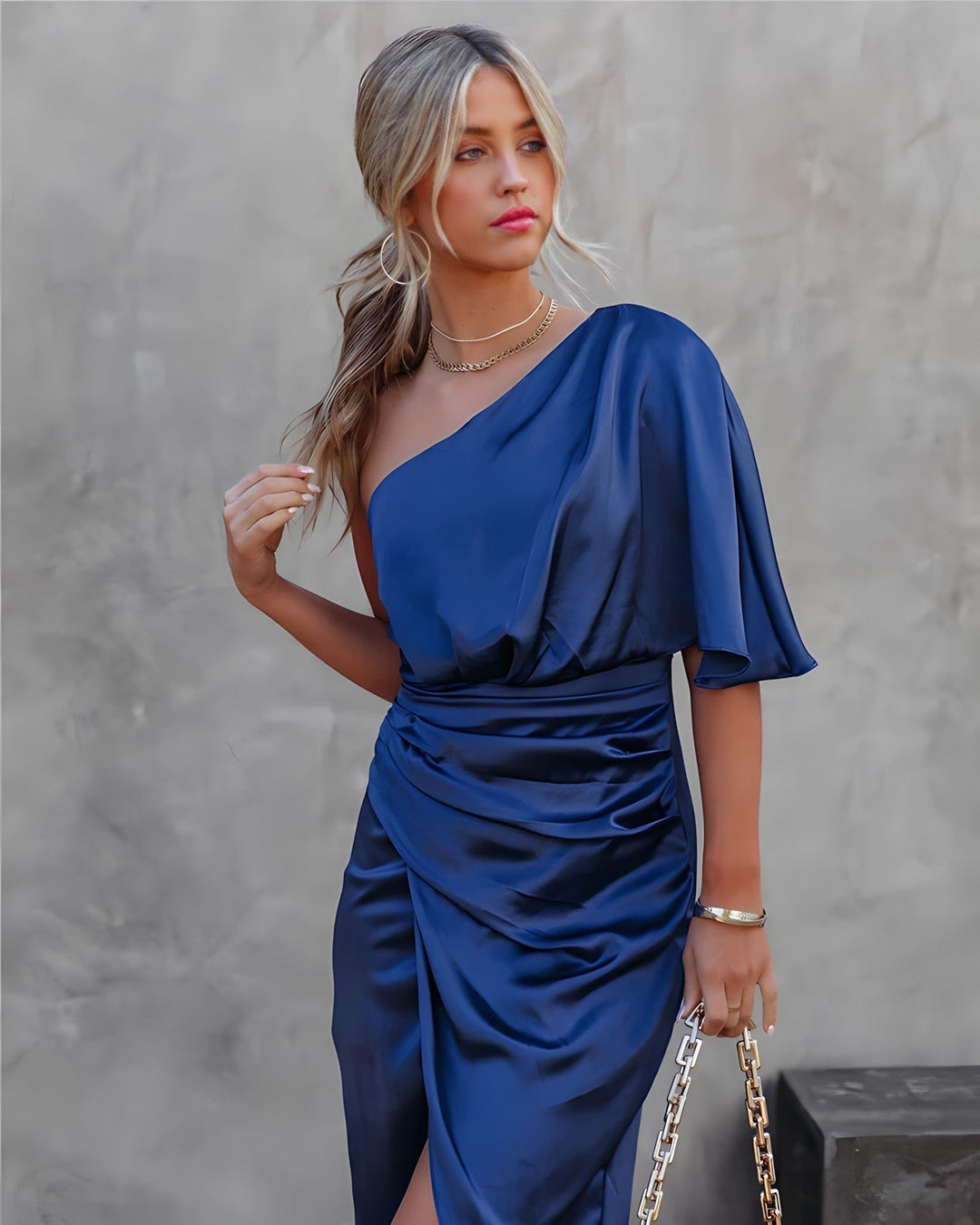 Vestido Élise para mulher, moda feminina com cores vibrantes, estilo chic para noite.