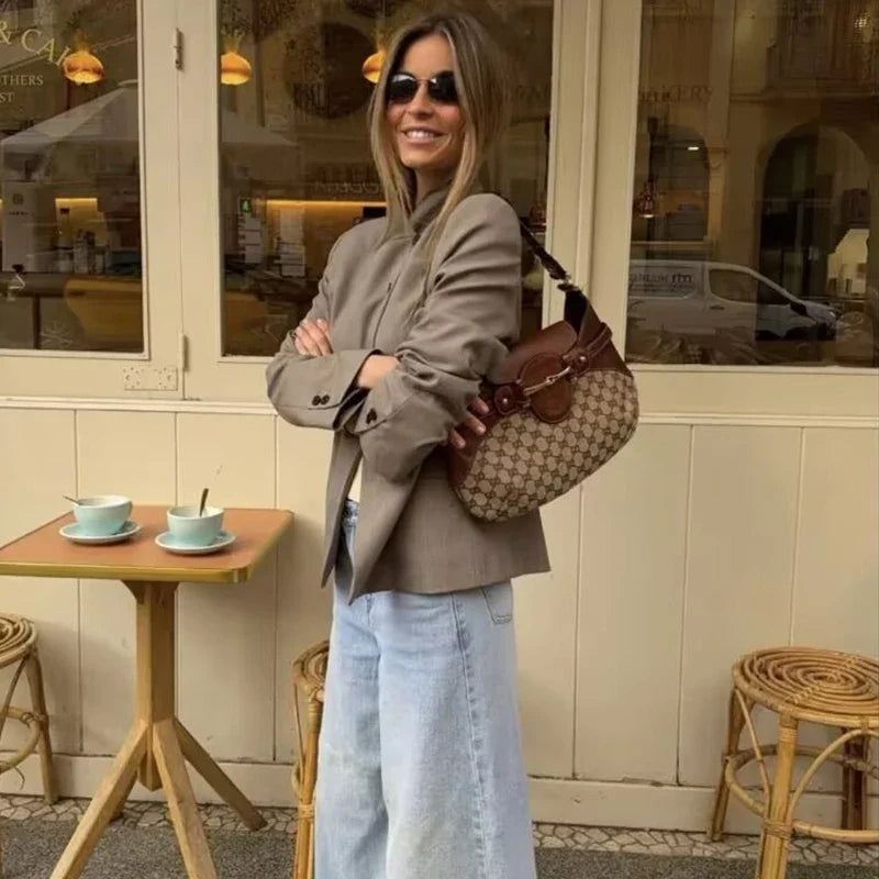 Blazer feminino cáqui, elegante e adaptável para a moda de primavera e outono.