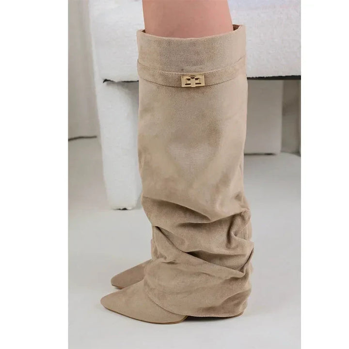 Botas femininas slouch confortáveis, salto baixo, bico pontiagudo, estilo moderno.