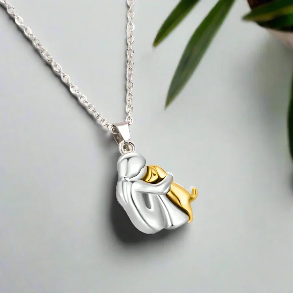 Colar ajustável de abraço com pingente de gato dourado. Joia pet para homem ou mulher, presente para amantes de gatos.