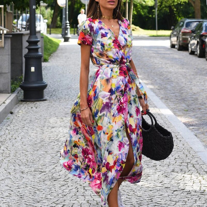 Estampa floral em vestido feminino, tendência da moda primavera-verão.