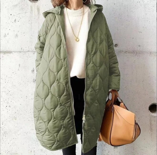 Parka feminina robusta com capuz e forro quente para inverno. Casaco confortável e durável, moda outono.