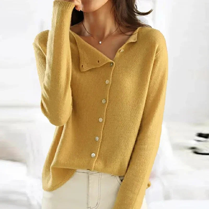 Casaco feminino versátil de malha Alfonsa, ideal para looks de moda com zíper lateral. Conforto e estilo.