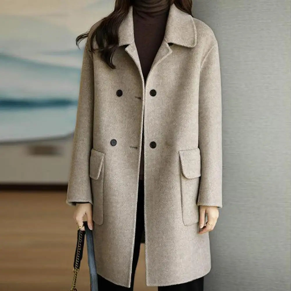 Casaco feminino longo e elegante para primavera, ideal para sobreposição. Moda versátil e estilosa.