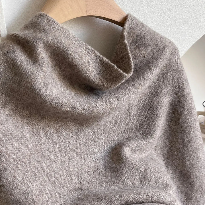 Acessório de moda outono-inverno: cachecol elegante e confortável para mulher.
