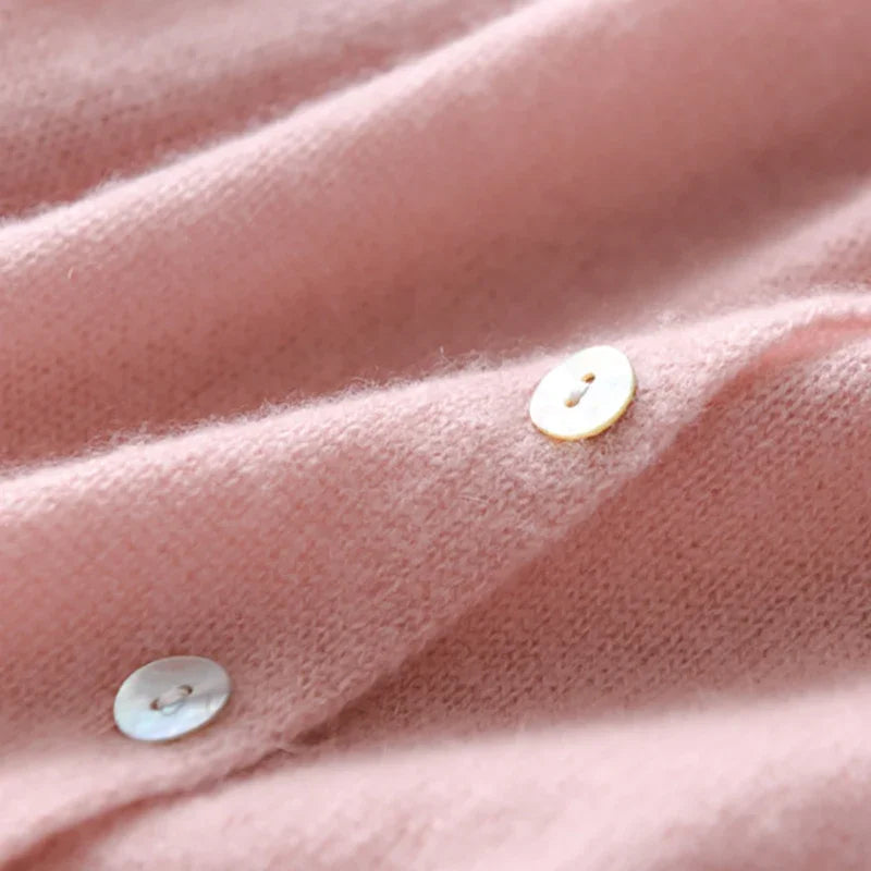 Casaco Feminino Elegante Alfonsa de Malha, com design moderno e zíper lateral. Estilo e conforto para o dia a dia.
