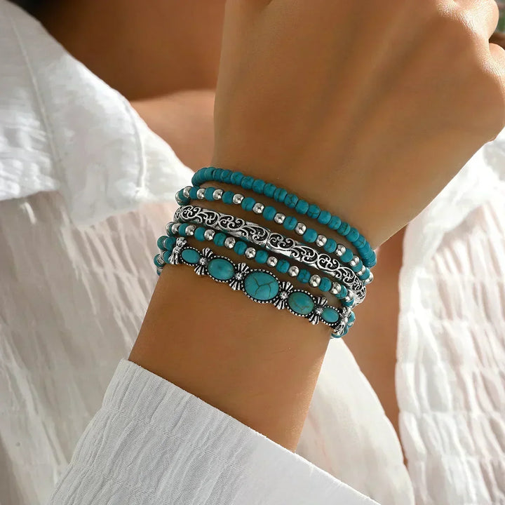 Pulseiras boho femininas em turquesa e prateado, conjunto de acessórios elegante para um toque de estilo boêmio.