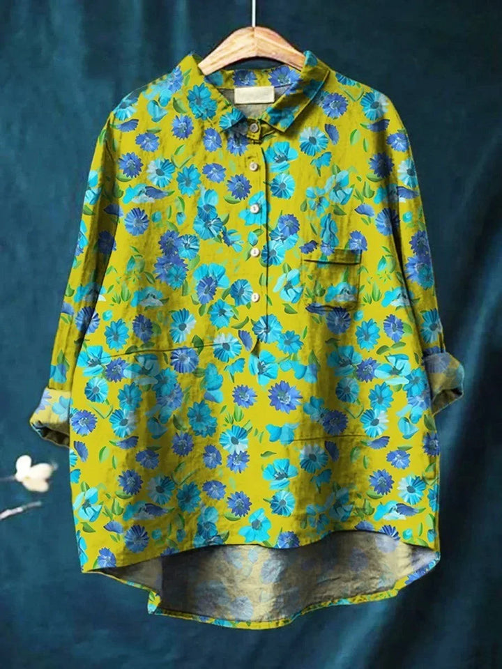 Camisa feminina solta com estampa floral, manga longa. Peça confortável e elegante para uso casual diário.