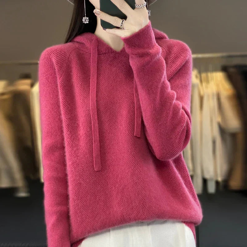 Agasalho feminino de inverno com gola alta, garantindo conforto e estilo para o outono/inverno.