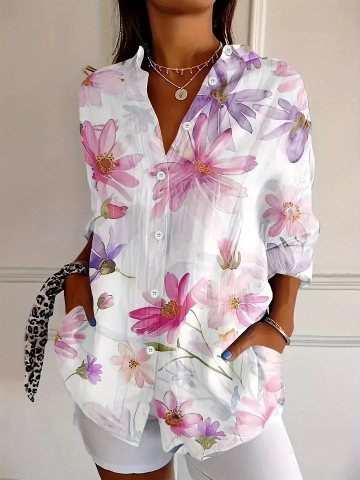 Blusa Annika feminina estampada com design colorido e vibrante, ideal para um visual moderno e único.