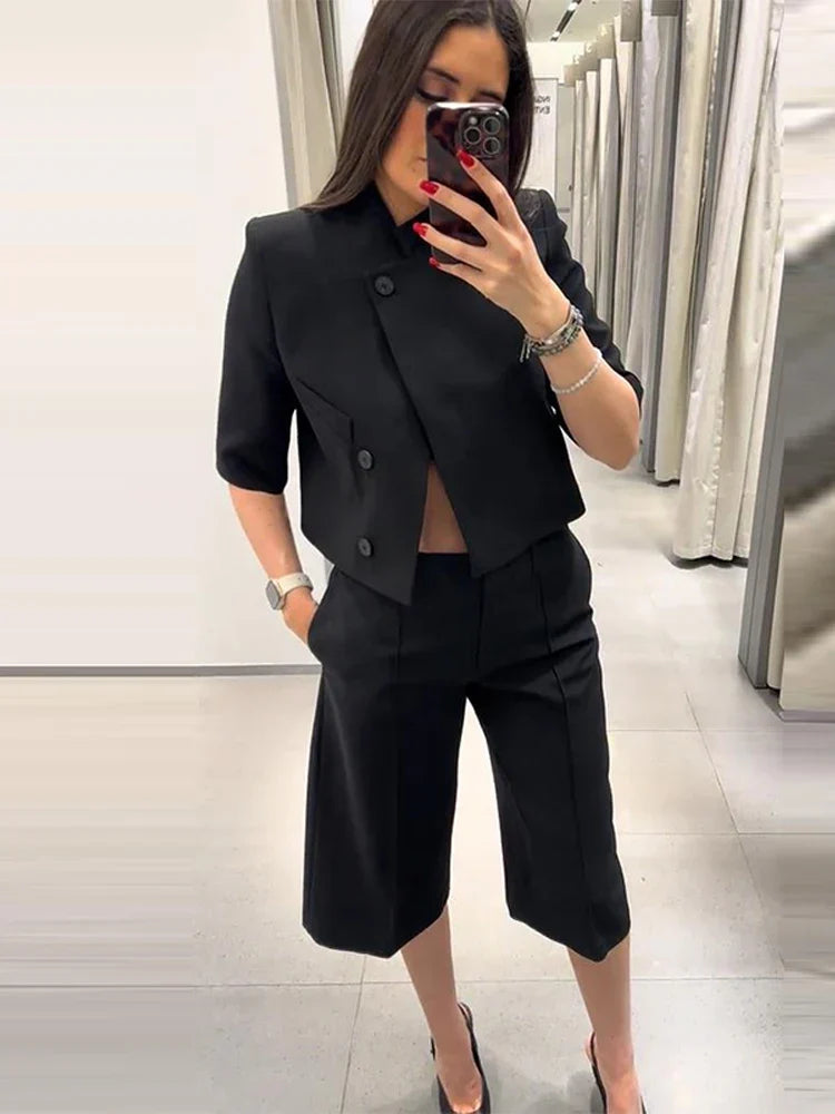 Blazer feminino assimétrico, perfeito para o verão. Estilo curto e elegante, ideal para o dia a dia ou escritório.