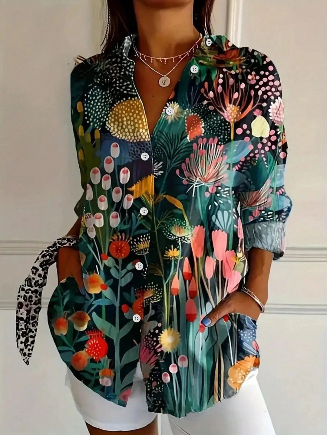 Blusa estampada Annika colorida para verão, um item de moda feminina casual que garante estilo único.