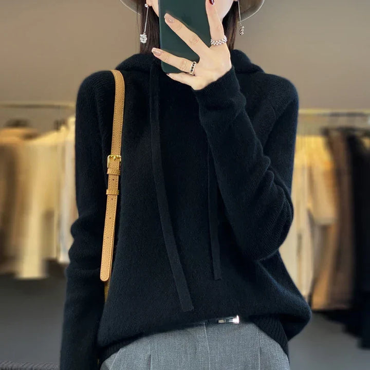 Blusa feminina de gola alta, ideal para um visual elegante e confortável nas estações de outono e inverno.