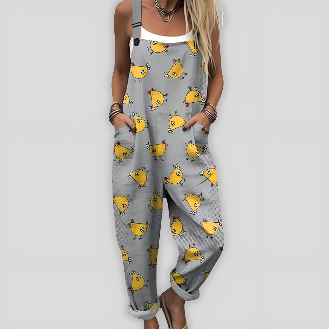 Macacão feminino solto estampado com padrão floral para o verão. Roupa casual e confortável.