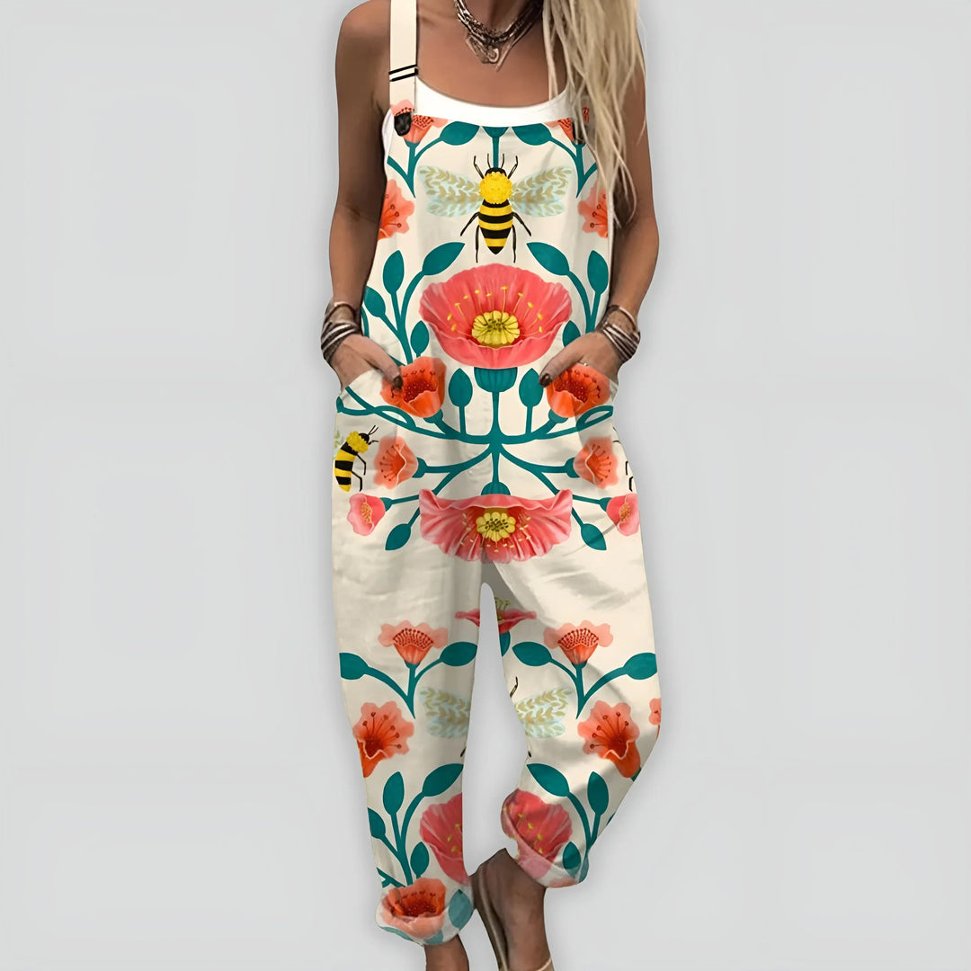 Look casual: macacão feminino estampado solto. Estilo primavera-verão, confortável e na moda.