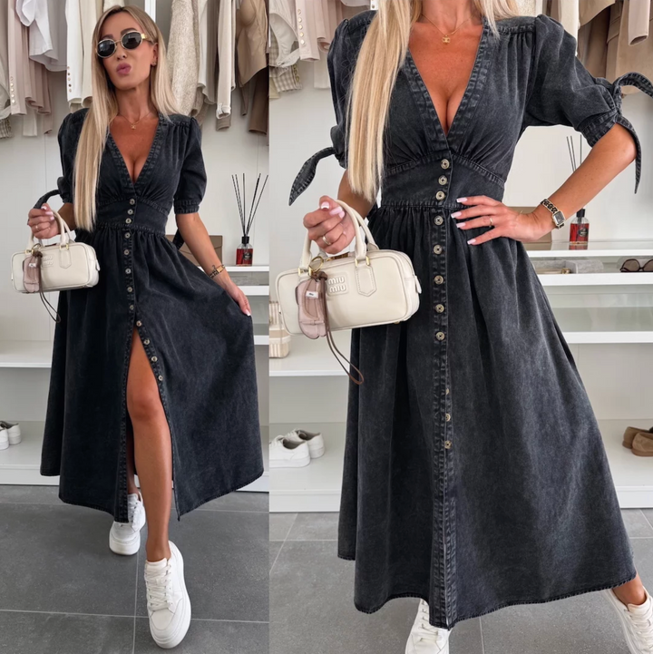 Vestido elegante feminino, com tecido brilhante, botões sofisticados e laços delicados. Moda de festa ou casual.