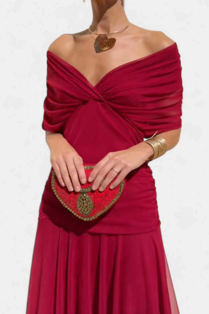 Vestido longo feminino elegante e versátil, com decote V e cintura marcada, para looks sofisticados.