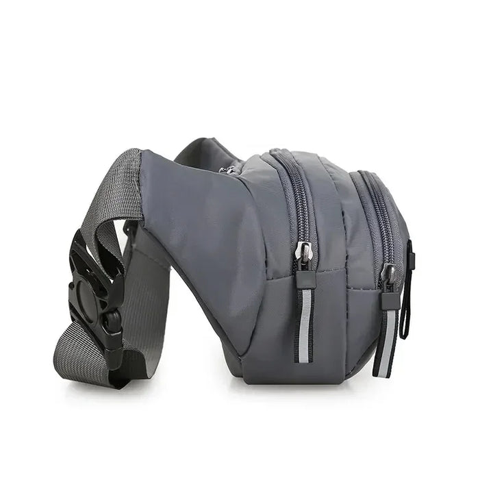 Homem usando bolsa de cintura masculina antifurto de canvas, discreta e ultrafina, para viagem.
