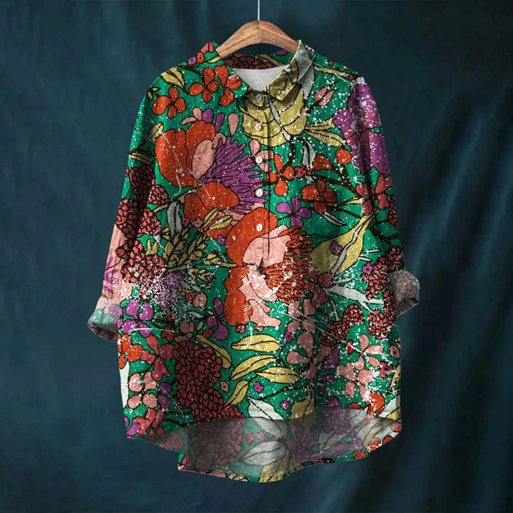Estilosa camisa floral feminina solta, garantindo conforto e um visual casual chic. Perfeita para qualquer ocasião.