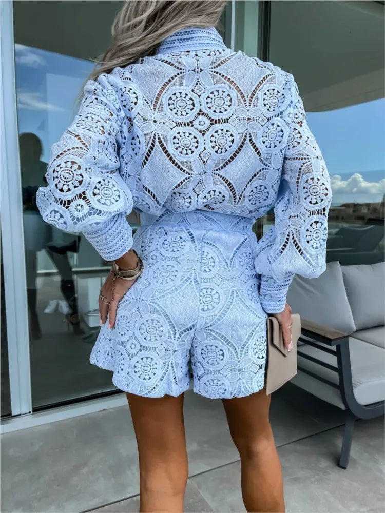 Look primavera/verão: conjunto feminino de renda, leve e elegante para qualquer ocasião.