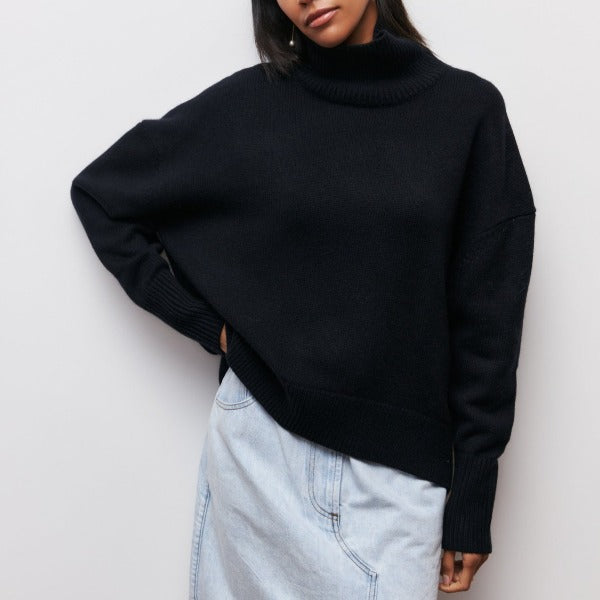 Pullover feminino de gola alta, item essencial de roupa de inverno. Conforto duradouro e estilo.