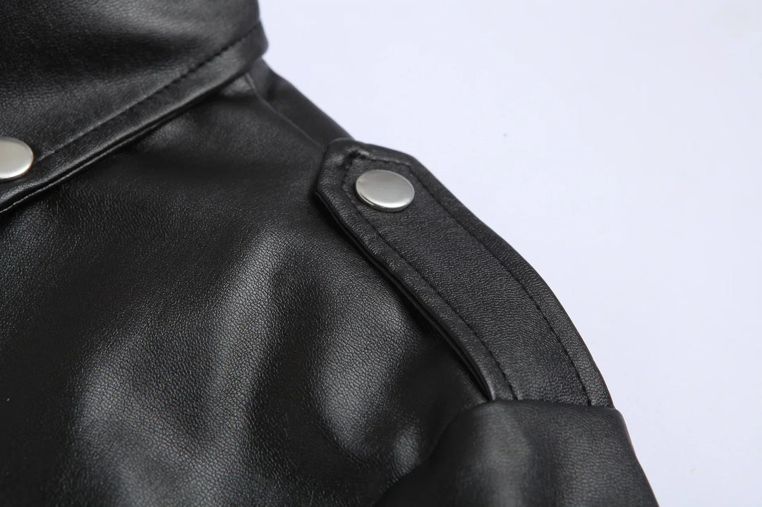 Jaqueta bomber masculina elegante, peça essencial para a moda outono/inverno com toque sofisticado e atual.
