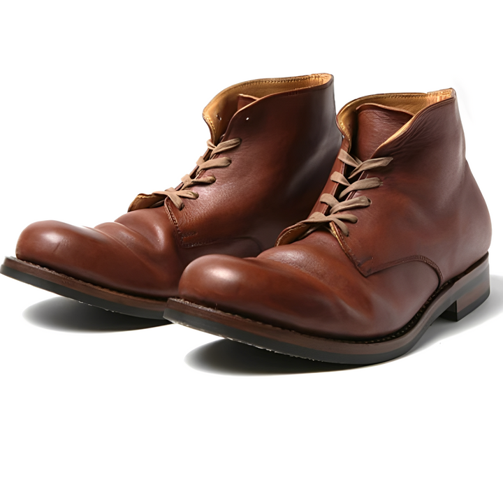 Botas masculinas Roscoe clássicas. Sapatos de cano redondo para homem, que combinam elegância, conforto e moda masculina atemporal.