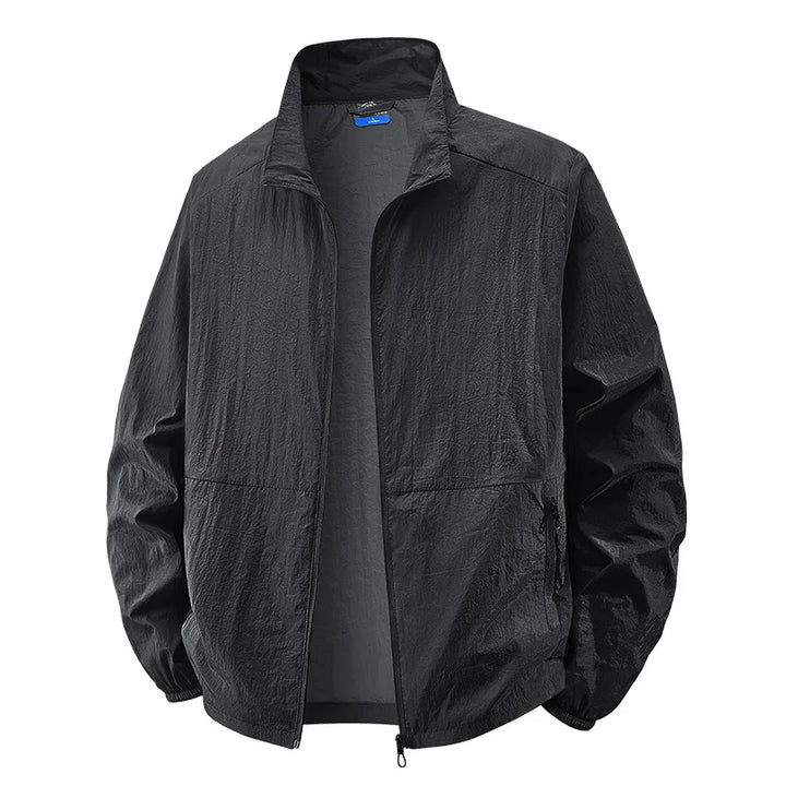 Casaco de homem leve e versátil com fecho. Perfeito para um estilo masculino casual e confortável em qualquer ocasião.
