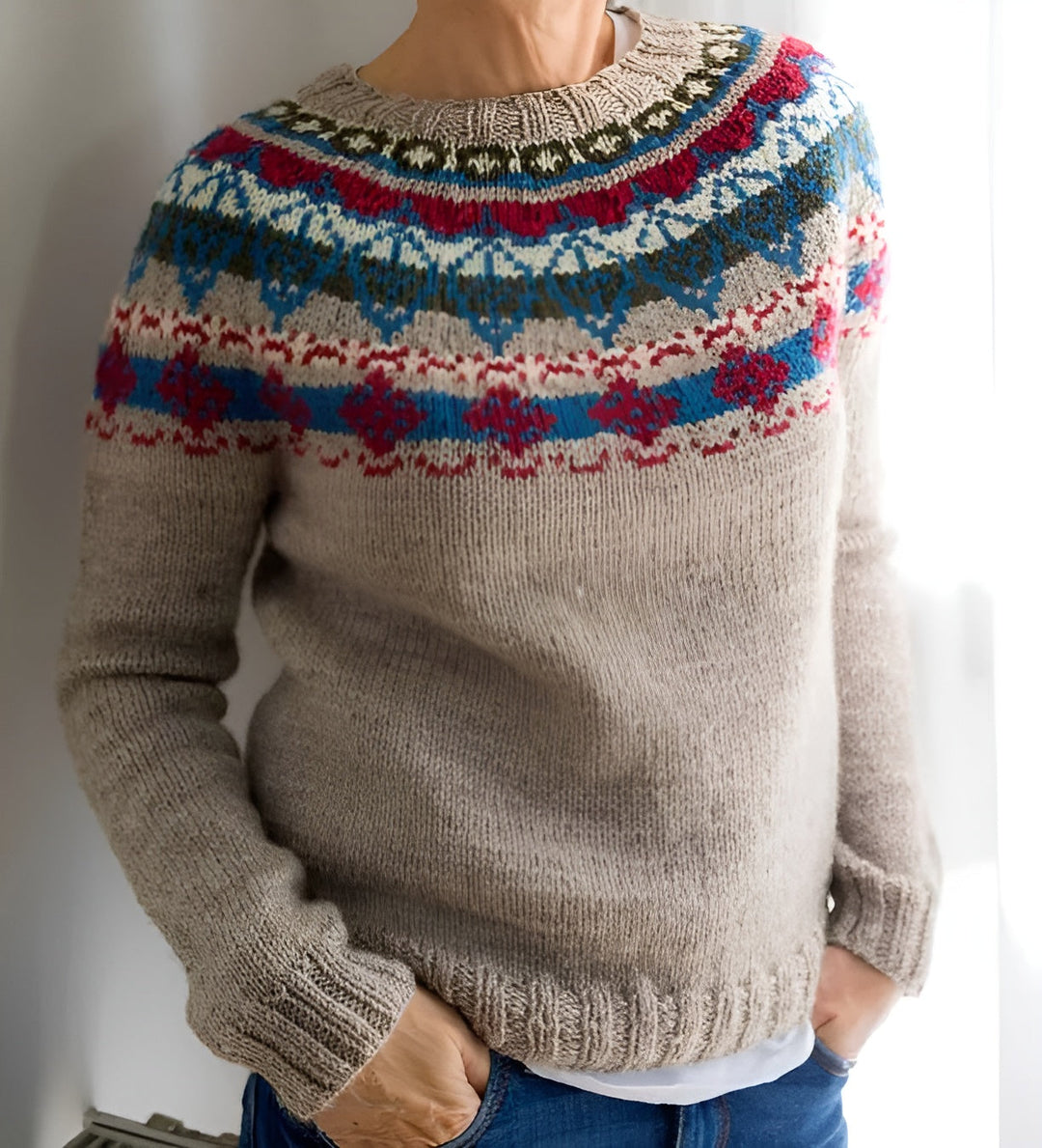 Suéter feminino oversized confortável, com estampa Fair Isle e gola redonda, perfeito para o inverno.
