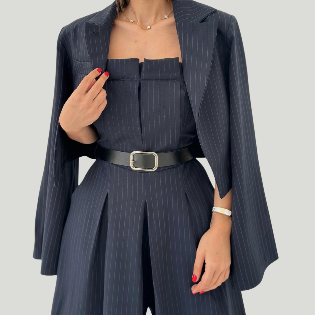 Roupa feminina Julia versátil: bustier, casaco e calça larga. Estilo social chic e moderno.