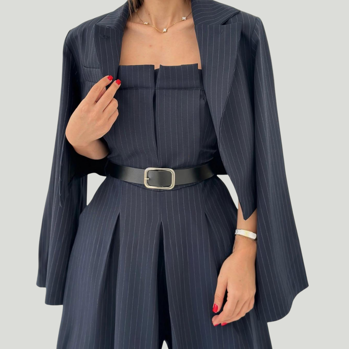 Roupa feminina Julia versátil: bustier, casaco e calça larga. Estilo social chic e moderno.
